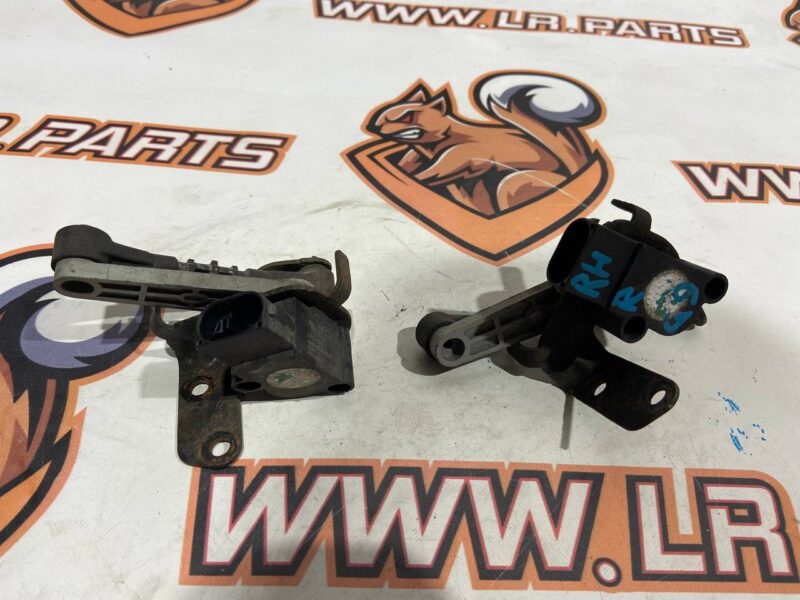 LR090681 Height sensor Rear right RANGE ROVER VELAR Used cost 70 € in stock 2 pcs.
