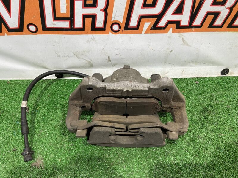 LR090688 Front right caliper Range Rover Velar L560 (2018-) Used - Image 14