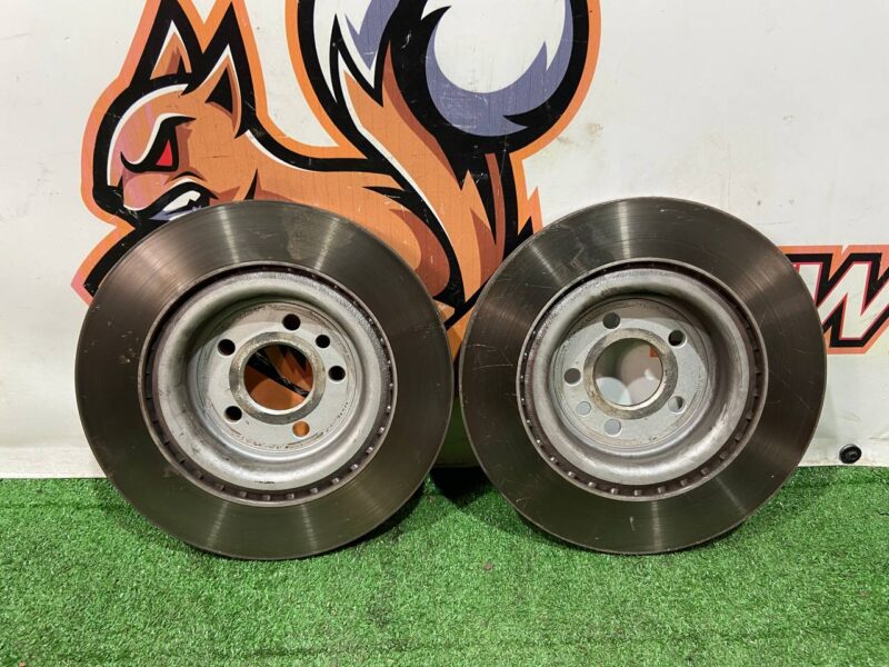 LR090699 Rear brake disc (325x20) Range Rover Velar L560 (2018-) Used - Image 12