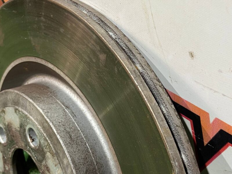 LR090699 Rear brake disc (325x20) Range Rover Velar L560 (2018-) Used - Image 13