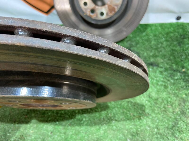 LR090699 Rear brake disc (325x20) Range Rover Velar L560 (2018-) Used cost 30 € in stock 14 pcs.