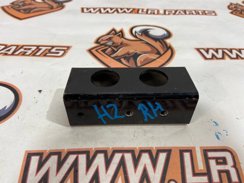 LR090887 Bracket for bumper amplifier right Range Rover Sport L494 (2014-2022) Used cost 15 € in stock 3 pcs.