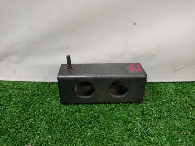 LR090887 Bracket for bumper amplifier right Range Rover Sport L494 (2014-2022) Used cost 15 € in stock 3 pcs.