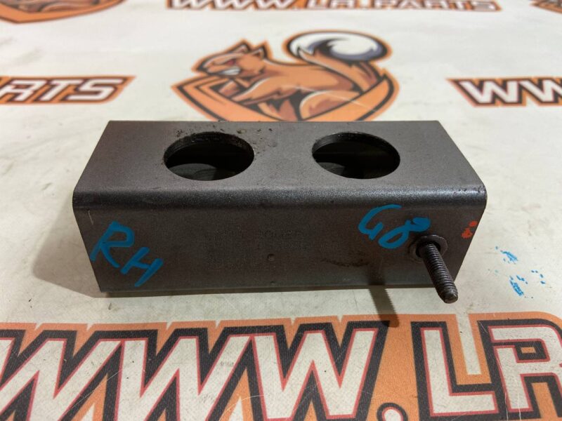 LR090887 Bracket for bumper amplifier right Range Rover Sport L494 (2014-2022) Used cost 15 € in stock 3 pcs.