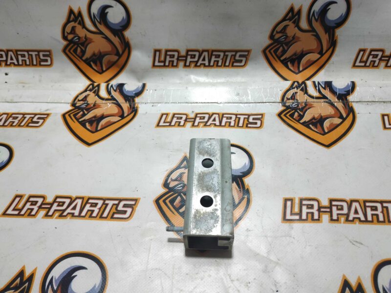 LR090887 Bracket for bumper amplifier right Range Rover Sport L494 (2014-2022) Used cost 15 € in stock 3 pcs.