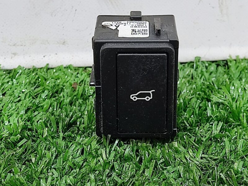 LR091206 Used RANGE ROVER VELAR (L560) trunk opening button cost 25 € in stock 1 pcs.