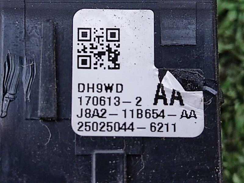 LR091206 Used RANGE ROVER VELAR (L560) trunk opening button cost 25 € in stock 1 pcs.