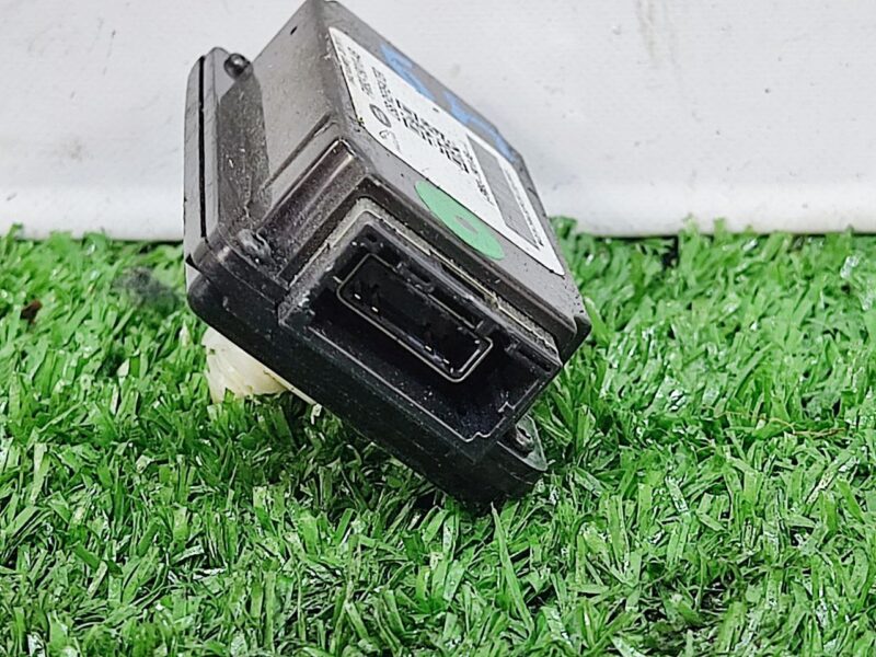LR091229 USB control module RANGE ROVER VELAR (L560) Used cost 50 € in stock 2 pcs.