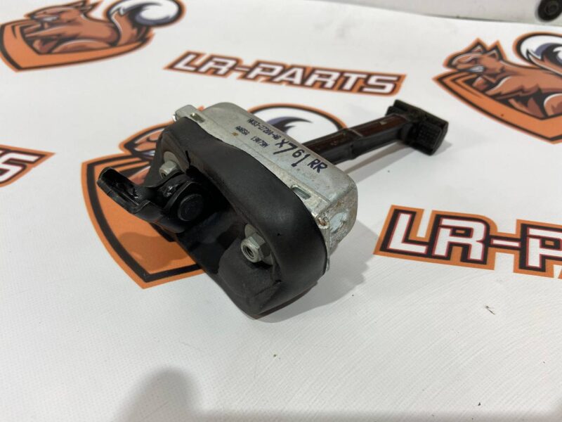 LR091727 Rear door limiter Range Rover Velar L560 (2018-) Used cost 20 € in stock 5 pcs.