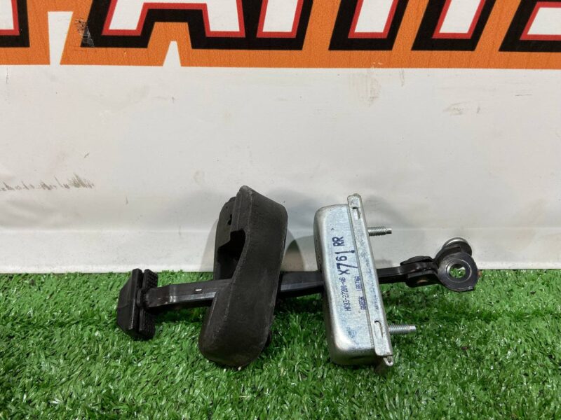 LR091727 Rear door limiter Range Rover Velar L560 (2018-) Used - Image 14