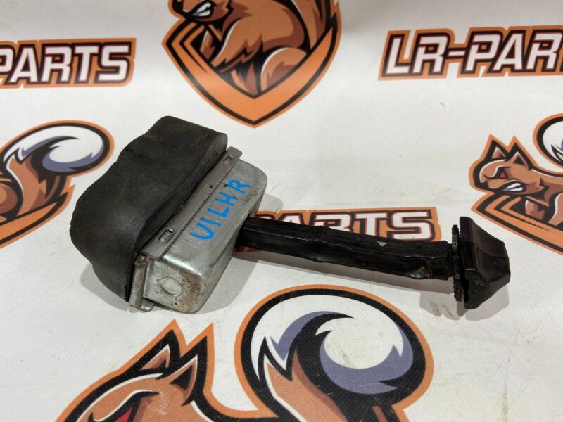 LR091727 Rear door limiter Range Rover Velar L560 (2018-) Used cost 20 € in stock 5 pcs.