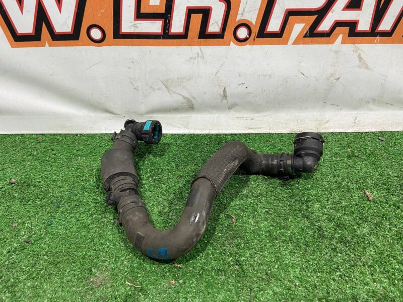 LR091817 Radiator Hose (Intermediate Heat Exchanger Outlet) Range Rover Velar L560 (2018-) Used cost 30 € in stock 2 pcs.