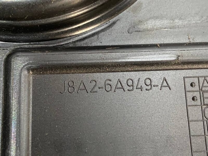 LR091891 Engine cover decorative 2.0 D ingenium RANGE ROVER VELAR (L560) Used cost 100 € in stock 4 pcs.