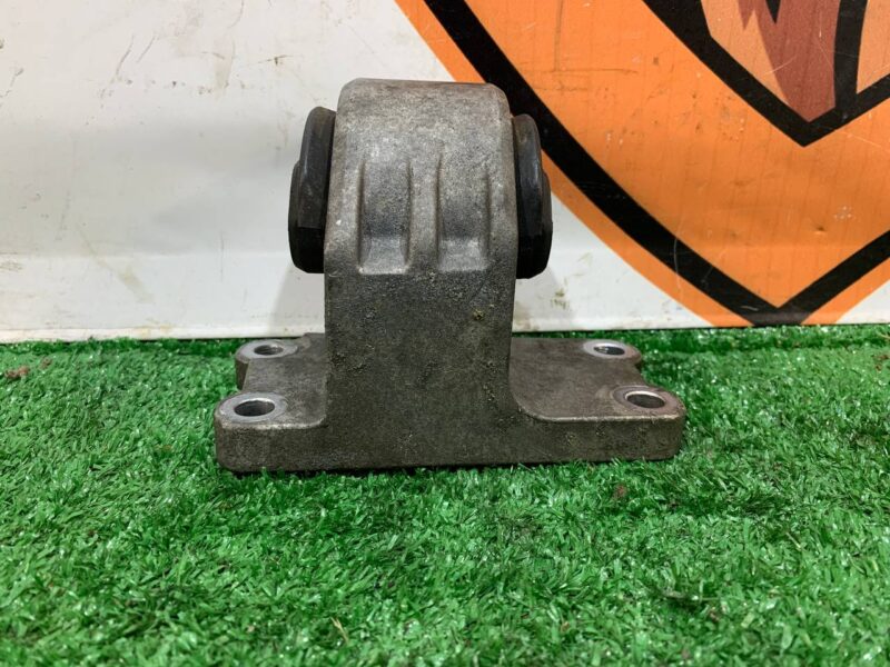 LR092039 Gearbox mount cushion Range Rover Sport L494 (2014-2022) Used cost 25 € in stock 2 pcs.
