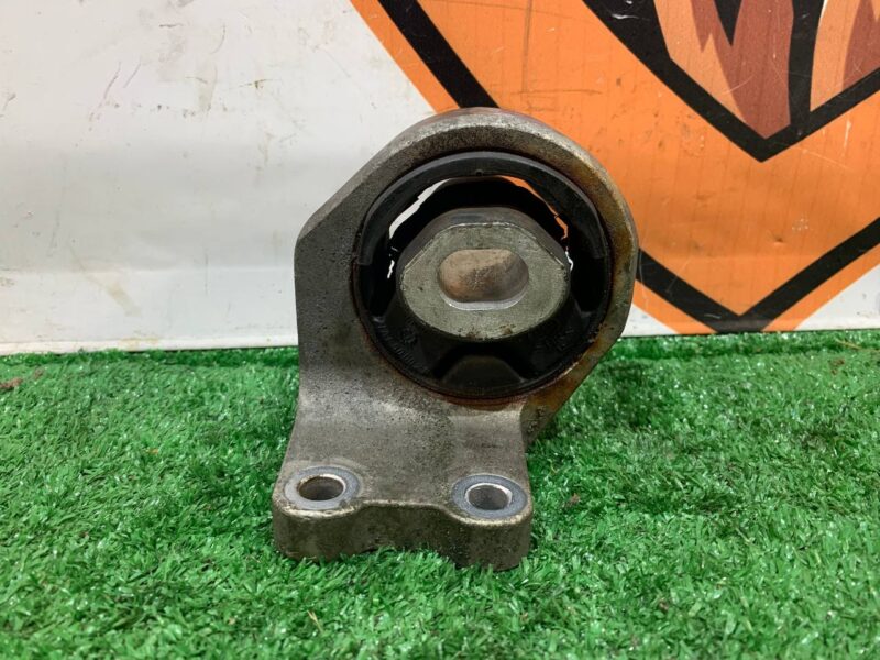 LR092039 Gearbox mount cushion Range Rover Sport L494 (2014-2022) Used cost 25 € in stock 2 pcs.