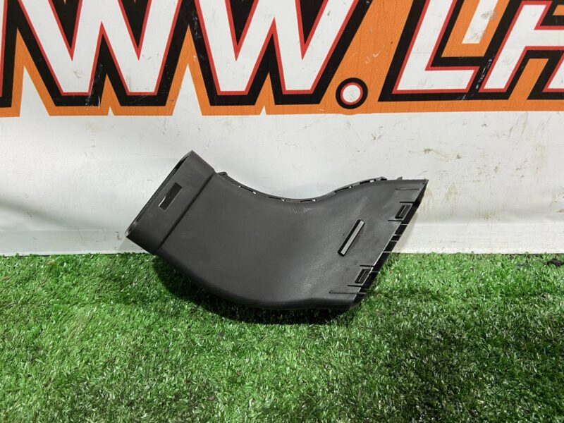 LR092265 Air filter nozzle Range Rover Velar L560 (2018-) Used - Image 13