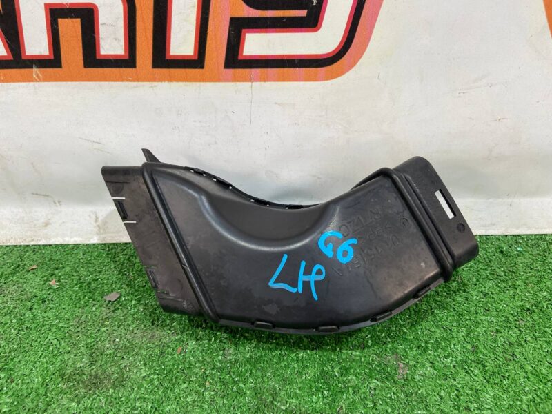 LR092265 Air filter nozzle Range Rover Velar L560 (2018-) Used - Image 16