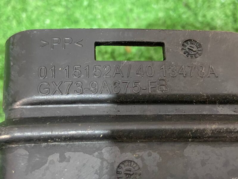LR092265 Air filter nozzle Range Rover Velar L560 (2018-) Used - Image 18