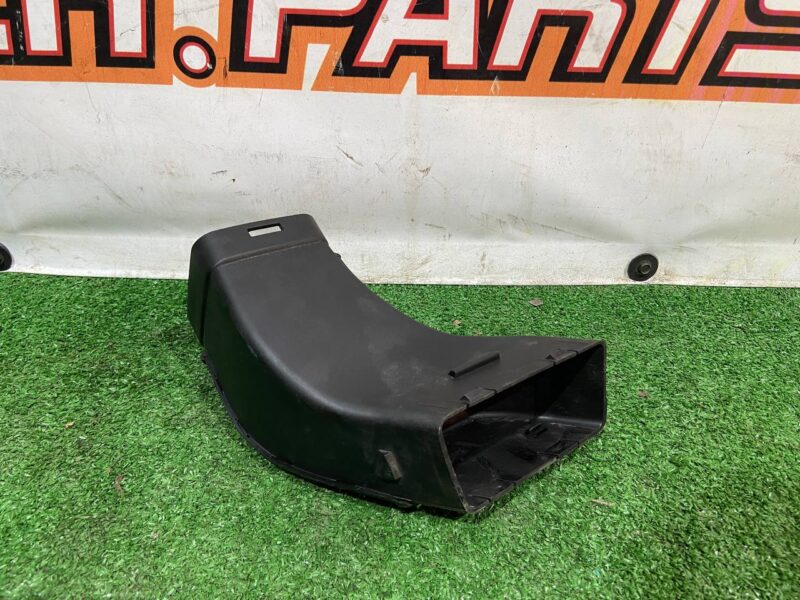 LR092265 Air filter nozzle Range Rover Velar L560 (2018-) Used - Image 20
