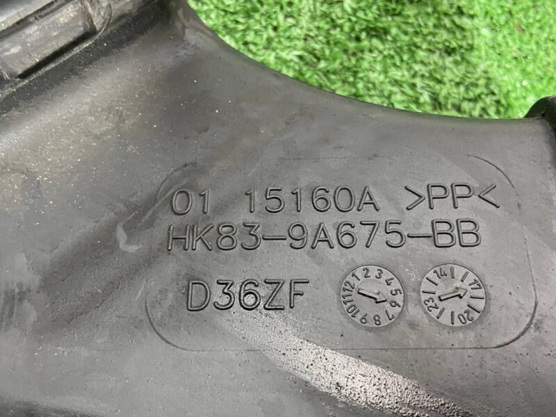 LR092338 Branch pipe to the air filter left Range Rover Velar L560 (2018-) used - Image 19