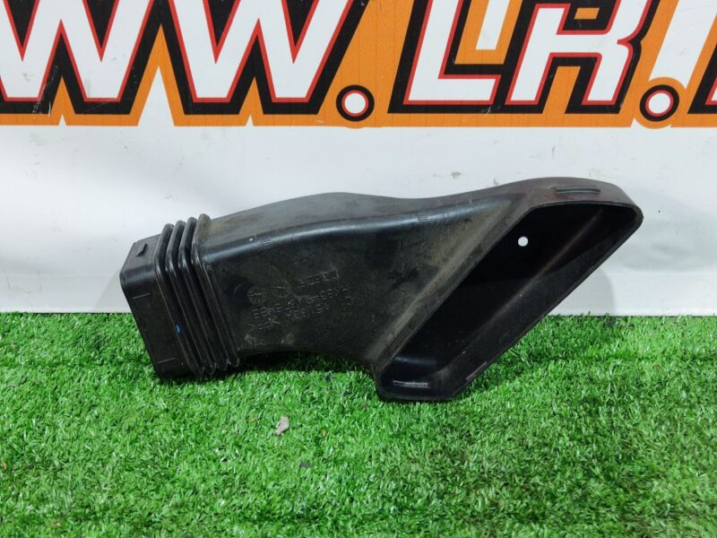 LR092338 Branch pipe to the air filter left Range Rover Velar L560 (2018-) used cost 30 € in stock 9 pcs.