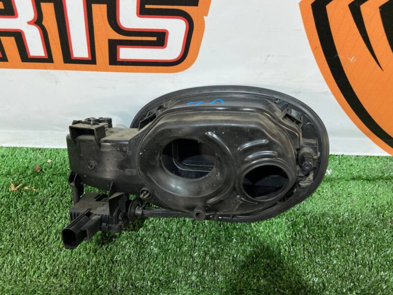 LR092638 Housing with filler flap drive Range Rover Velar L560 (2018-) USED cost 75 € in stock 2 pcs.