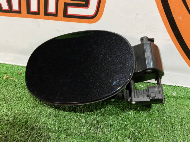 LR092638 Housing with filler flap drive Range Rover Velar L560 (2018-) USED cost 75 € in stock 2 pcs.