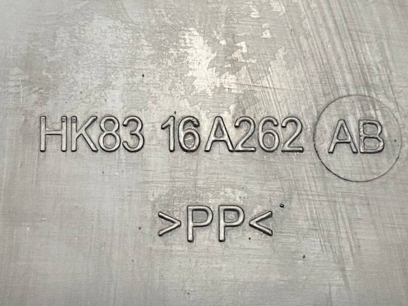 LR092650 Mudguard front right Range Rover Velar Used cost 5 € in stock 4 pcs.
