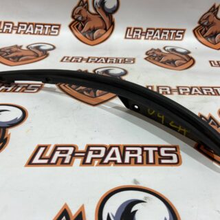 LR092698 Wheel arch fender molding rear left Range Rover Velar L560 Used cost 35 € in stock 1 pcs.