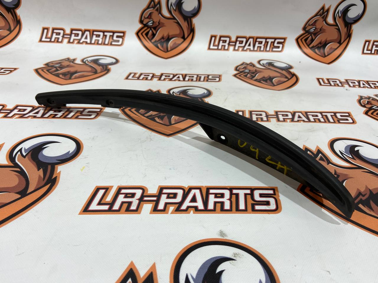 LR092698 Wheel arch fender molding rear left Range Rover Velar L560 Used cost 35 € in stock 1 pcs.