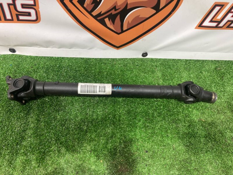 LR092700 Front propeller shaft Range Rover Velar L560 (2018-) USED cost 250 € in stock 8 pcs.