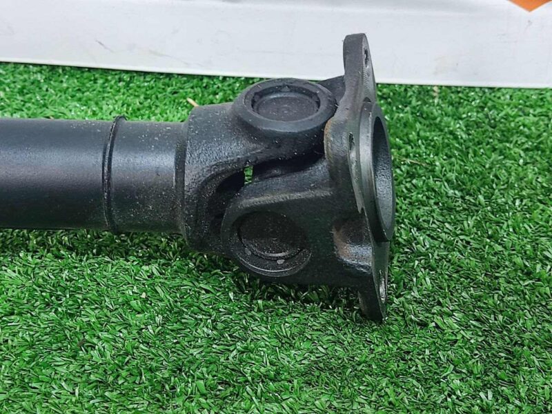 LR092700 Front propeller shaft Range Rover Velar L560 (2018-) USED cost 250 € in stock 8 pcs.
