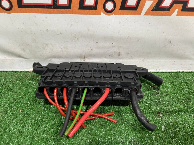 LR092946 Fuse Box Land Rover Discovery 5 L462 (2017-) Used cost 55 € in stock 2 pcs.
