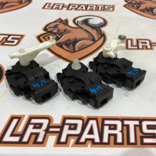 LR093016 A set of stove motors 3 pieces RANGE ROVER VELAR (L560) Used cost 50 € in stock 1 pcs.