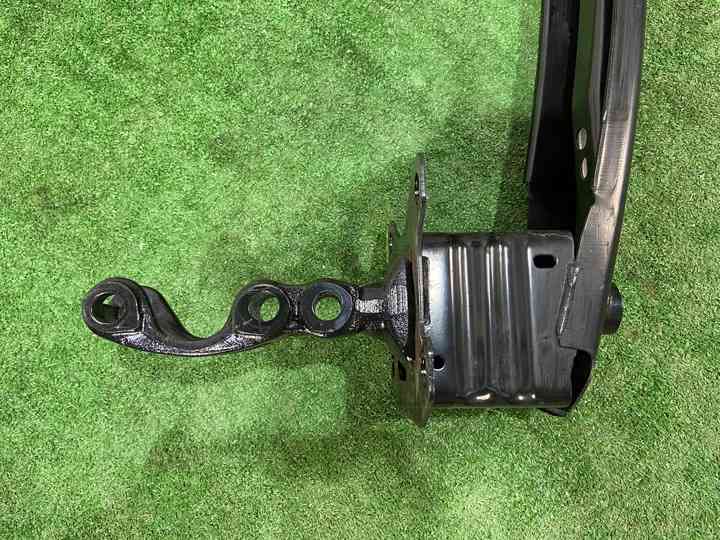 LR093049 Rear bumper reinforcement for Range Rover Velar L560 (2018-) Used cost 140 € in stock 1 pcs.