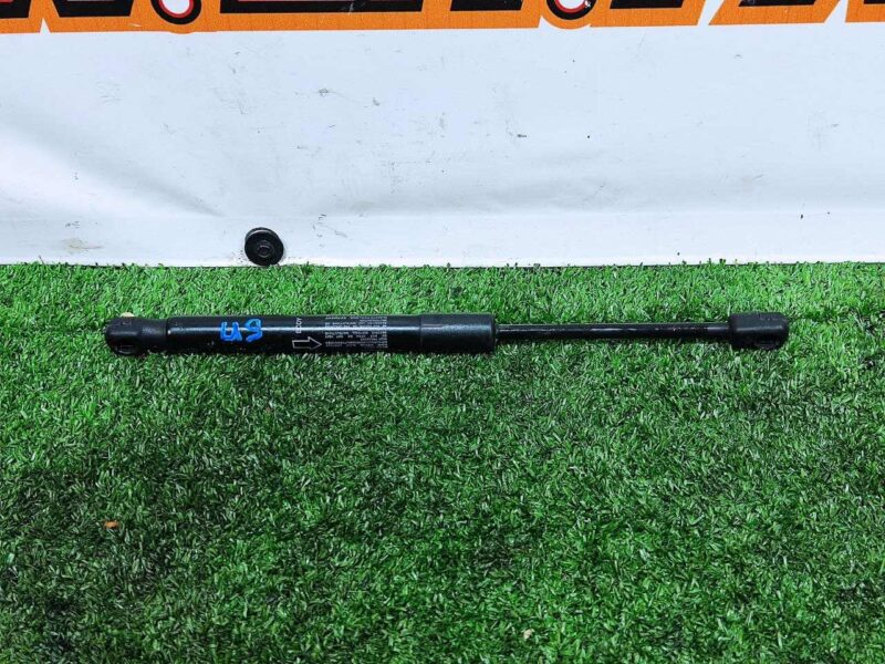 LR093402 Hood shock absorber Range Rover Velar L560 (2018-) Used cost 21 € in stock 6 pcs.