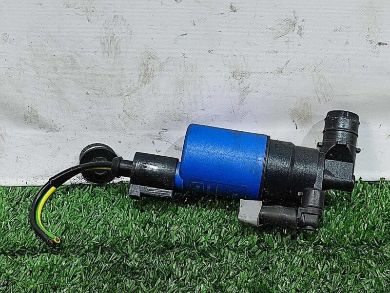 LR093460 Headlight washer tank motor Range Rover Velar L560 Used cost 30 € in stock 7 pcs.