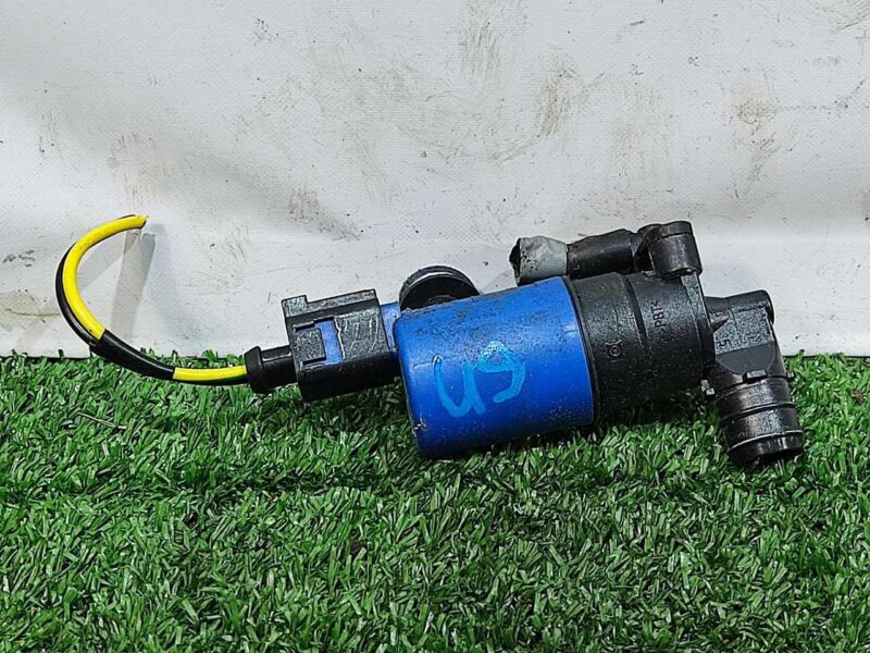 LR093460 Headlight washer tank motor Range Rover Velar L560 Used cost 30 € in stock 7 pcs.