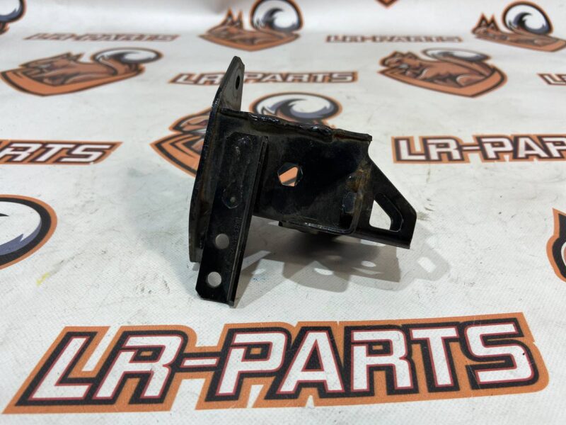 LR093552 Radiator bracket on the beam right RANGE ROVER VELAR (L560) Used cost 28 € in stock 4 pcs.