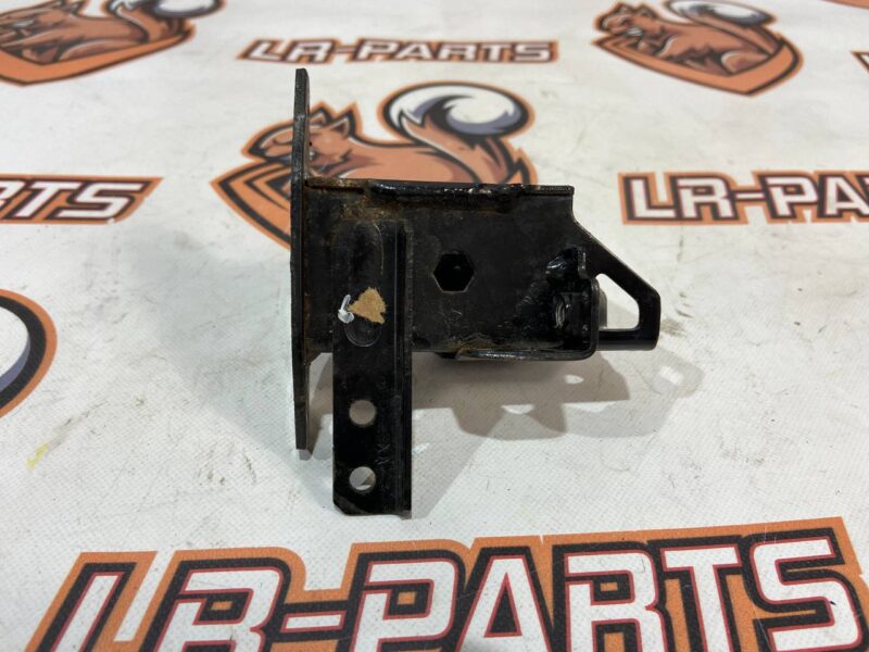 LR093552 Radiator bracket on the beam right RANGE ROVER VELAR (L560) Used cost 28 € in stock 4 pcs.