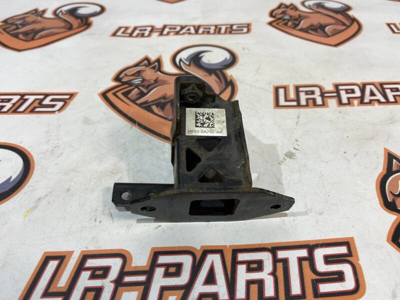 LR093552 Radiator bracket on the beam right RANGE ROVER VELAR (L560) Used cost 28 € in stock 4 pcs.