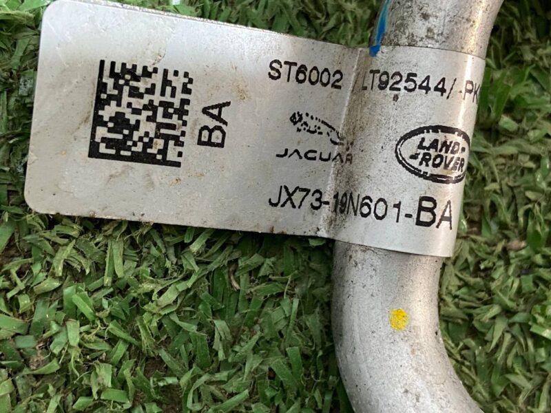 LR093853 Air Conditioning Pipe Range Rover Velar L560 (2018-) Used - Image 12