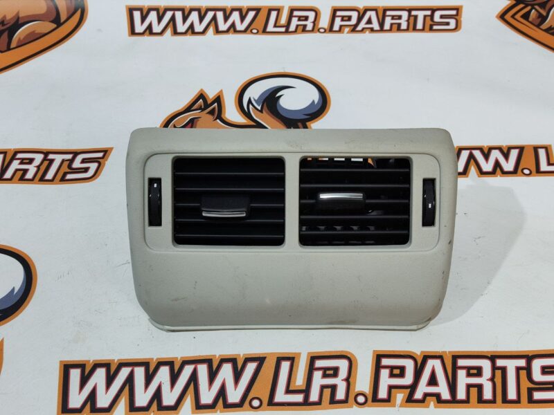 LR093892 Air deflector in the center console rear Range Rover Velar L560 (2018-) Used cost 120 € in stock 1 pcs.