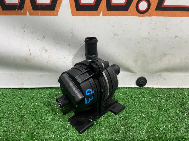 LR095160 Additional cooling system pump Range Rover Sport L494 (2014-2022) Used cost 70 € in stock 6 pcs.
