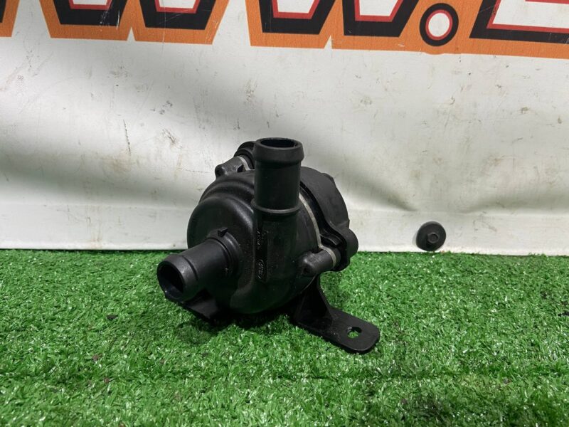 LR095160 Additional cooling system pump Range Rover Sport L494 (2014-2022) Used cost 70 € in stock 6 pcs.
