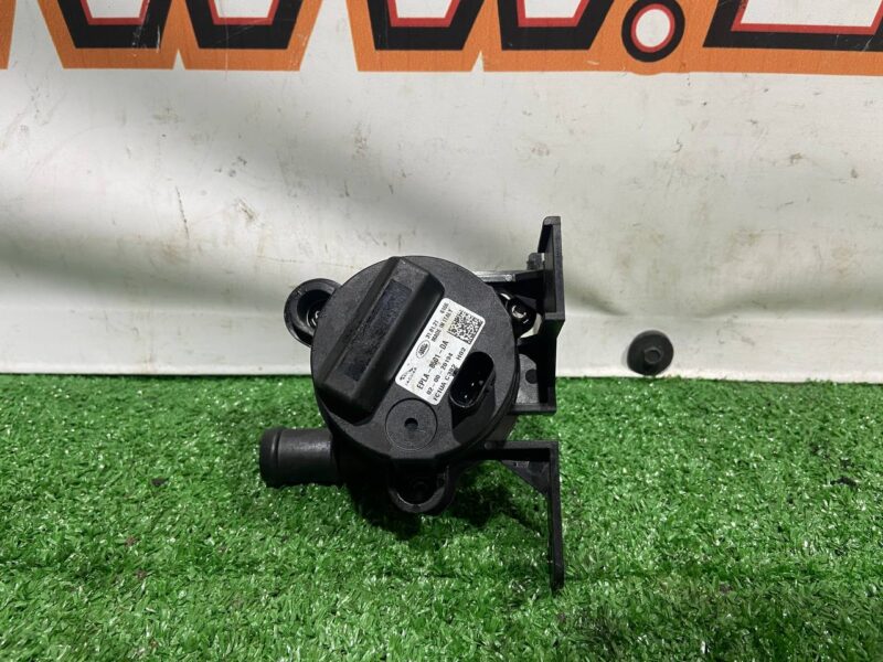 LR095160 Additional cooling system pump Range Rover Sport L494 (2014-2022) Used cost 70 € in stock 6 pcs.