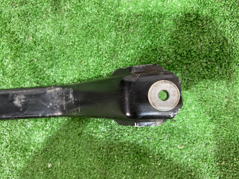 LR095379 Fuel tank clamp Range Rover Velar L560 (2018-) USED cost 25 € in stock 4 pcs.