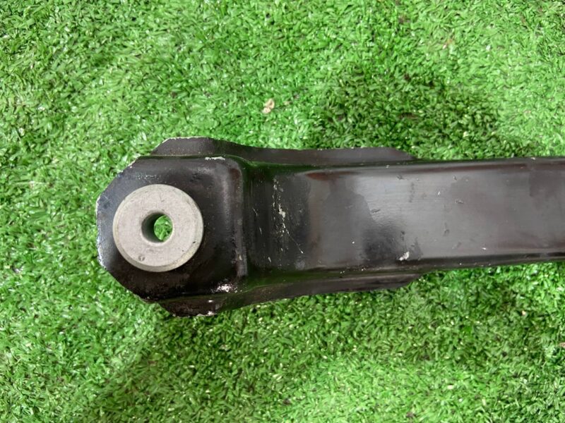 LR095379 Fuel tank clamp Range Rover Velar L560 (2018-) USED cost 25 € in stock 4 pcs.