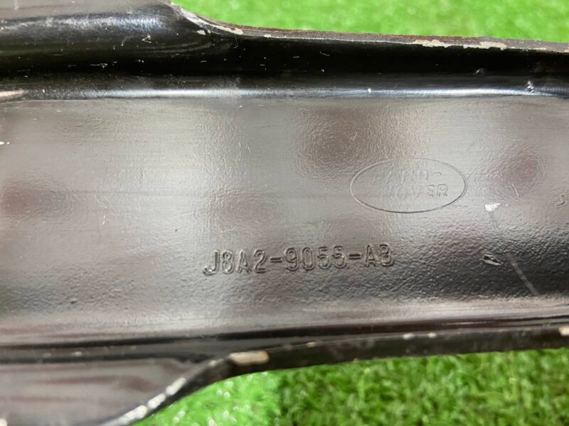 LR095379 Fuel tank clamp Range Rover Velar L560 (2018-) USED cost 25 € in stock 4 pcs.