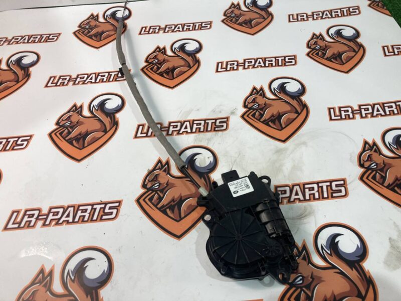 LR095549 Trunk lid lock electric Range Rover L405 Used cost 40 € in stock 9 pcs.